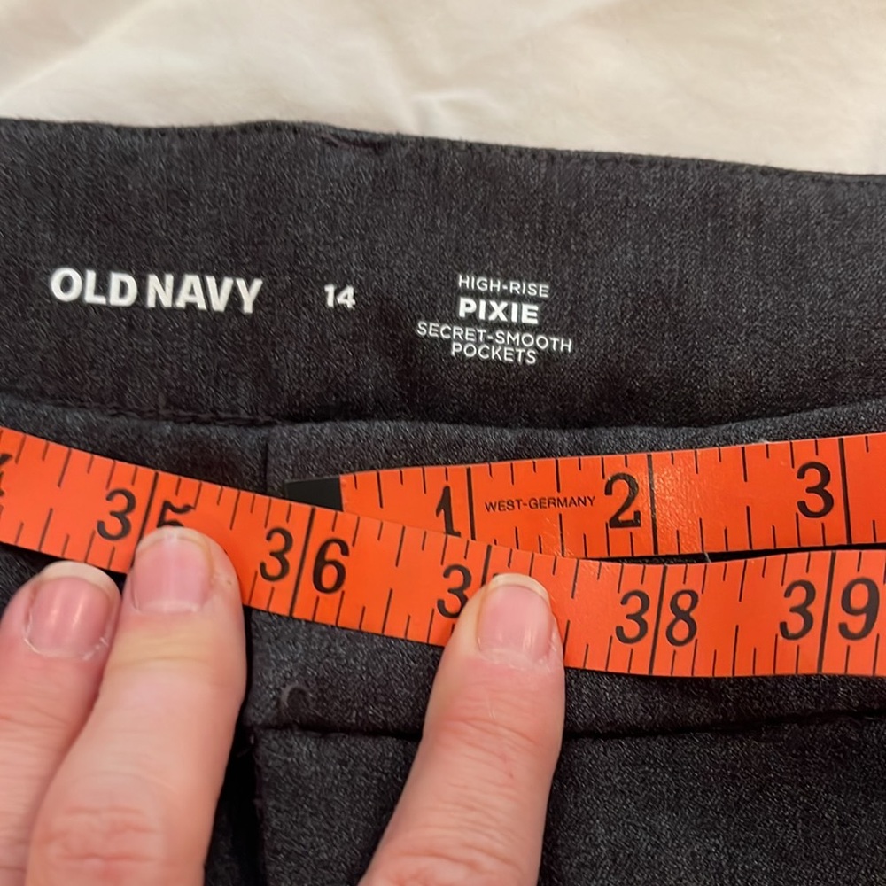Old Navy pixie pants - Picture 5 of 8